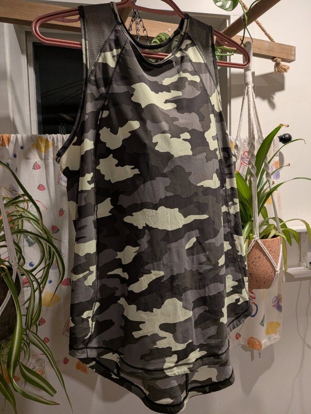 Lululemon Sculpt Tank in Camo- Size 8